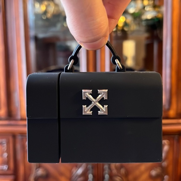 SALE!!! Off-White unisex Logo AirPods case NWB - Picture 6 of 9